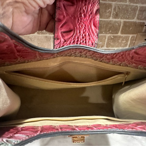 Michael Kors Bundle Signature Tote and Clutch with zipper inside - Picture 7 of 10